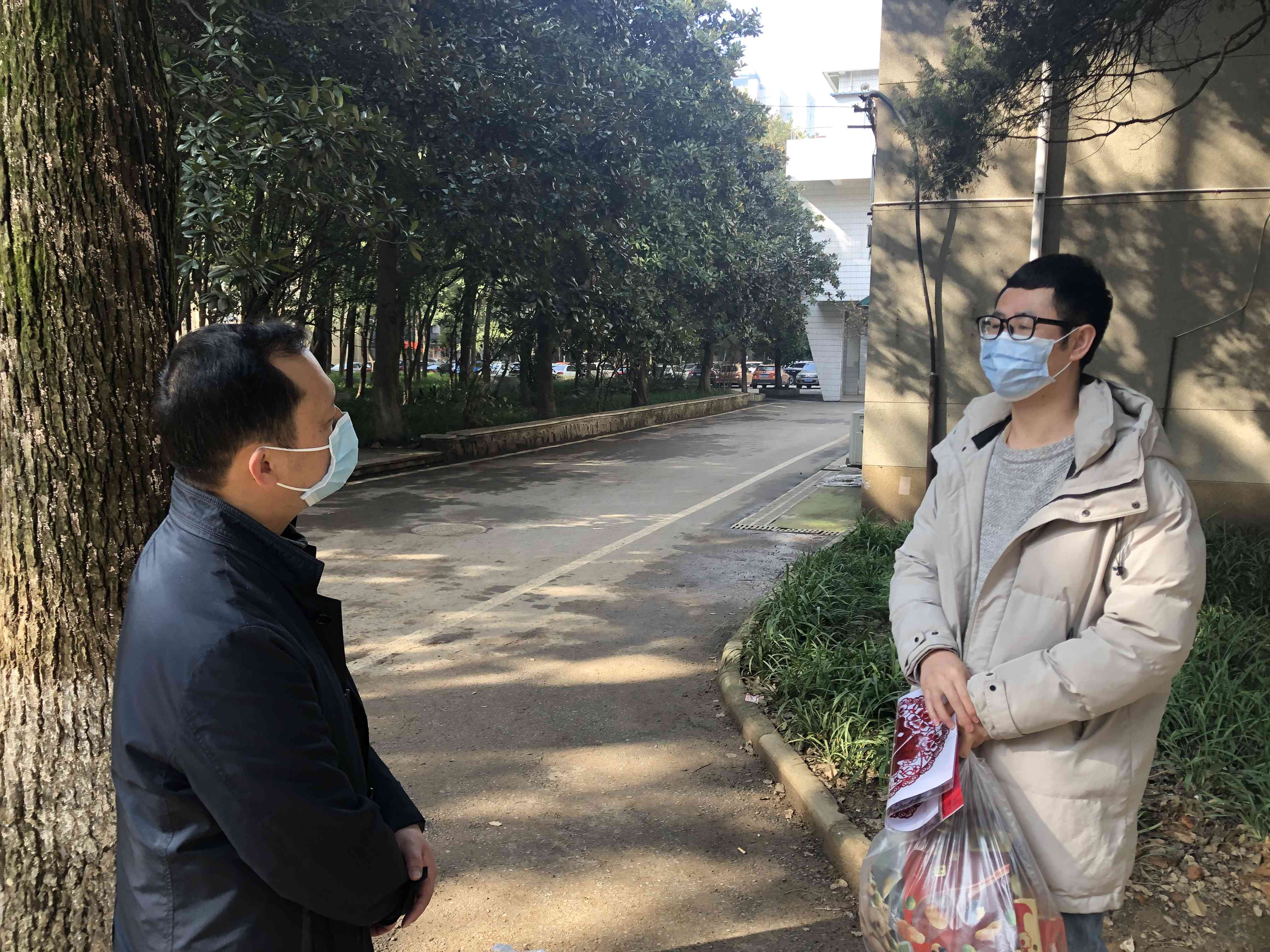 药学院走访慰问图片1.jpg